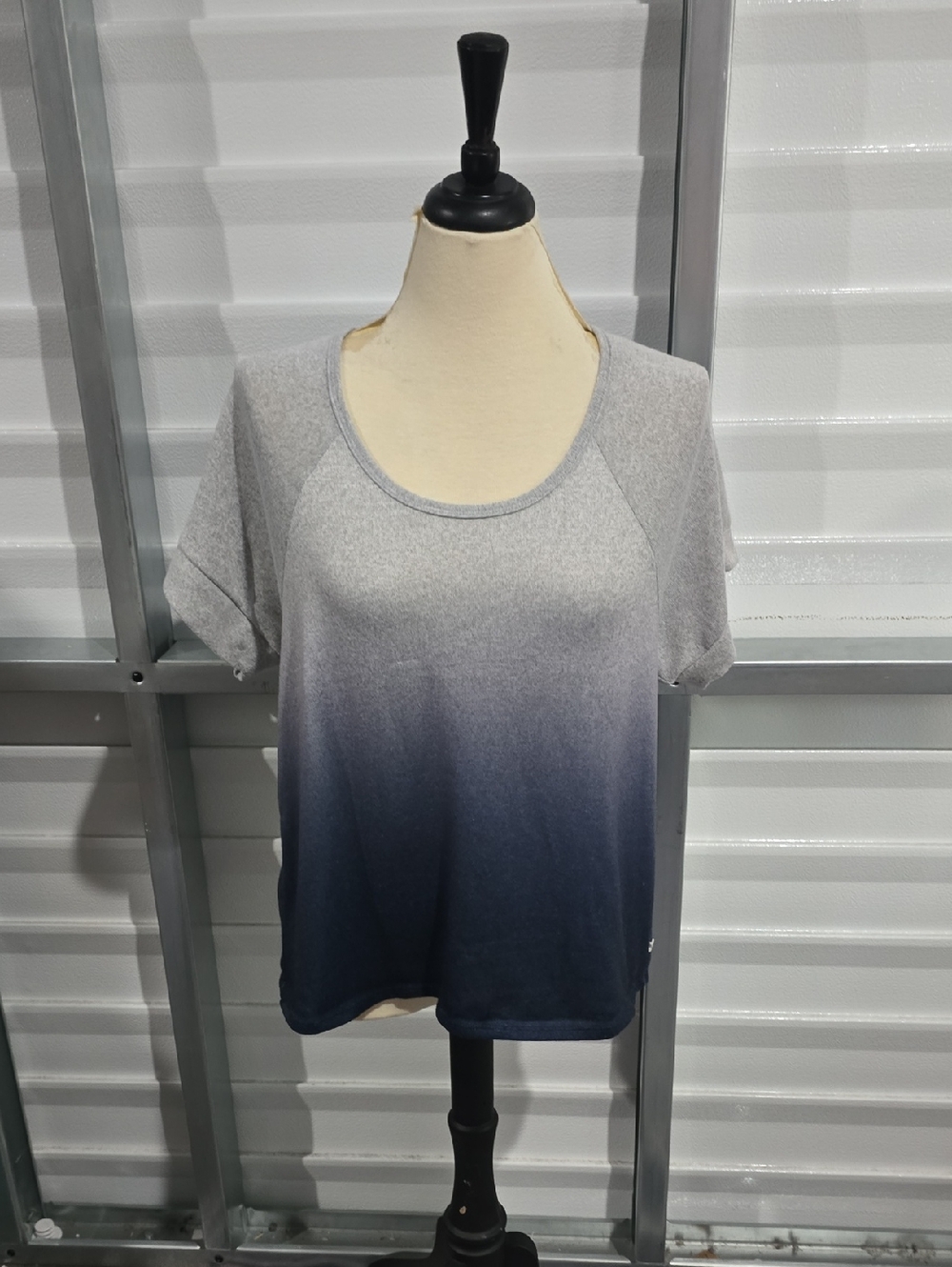Lucky Brand Gray‎ to Navy Ombre Short Sleeve Tee Size Medium - Picture 3 of 11